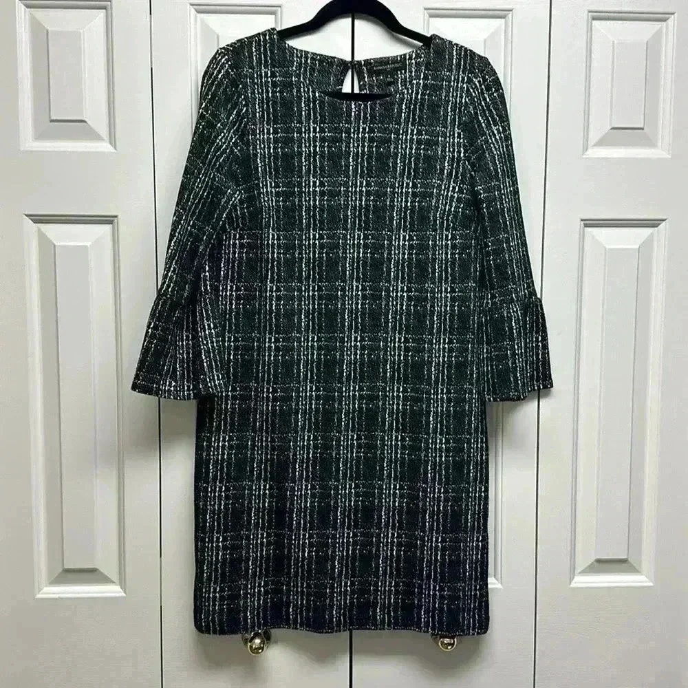 Banana Republic Black and White Bell Sleeve Dress Size 8 - Picture 1 of 6